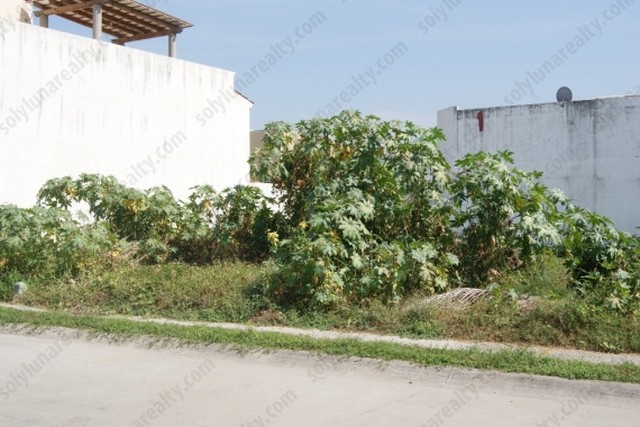 Terrenos ubicados en calle privada a solo una cuadra de la Av De los Grandes Lagos. Excelente ubicación, dentro del Fracc Fluvial Vallarta en un sitio muy tranquilo, que se encuentra cerca de todo ideal para la construcción de casas Habitaciòn.

Lote 21: 8.00x28.03=224.05 m2

Lote 22: 8.00x28.07=224.41 m2

 
