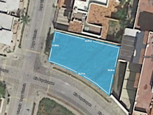 Excelente Terreno de Uso Mixto en esquina, Frente a OXXO, Sobre la Avenida Francisco Villa salida de Fluvial Vallarta.

Uno de los pocos Terrenos de Uso Mixto que siguen disponibles en el Area de Residencial Fluvial Vallarta, perfecto para oficinas o tienda. Cuanta con una superficie de 344.29 metros cuadrados, con frente a la calle Lago Victoria.

Medidas


	11.08 metros a Calle Lago Victoria.
	24.99 metros de Fondo.
	26.27 metros curvos sobre la Calle Rio Papaloapan.
	18.46 metros de ancho de fondo.

