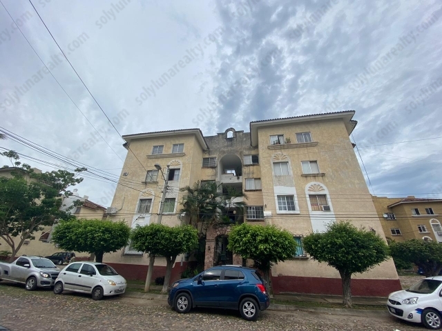 Departamento Codorniz unico a la venta en la zona, recien remodelado.

Ubicado en la mejor zona residencial y comercial de Puerto Vallarta con alto potencial para renta. Tiene todos los servivios y esta cerca de uno de los parques mas grandes de la zona a tan solo una cuadra, cerca de colegios, escuelas y hospitales.

La propiedad tiene una extencion de 74.56m2, con 2 recamaras bastante amplias, 1 baño completo, sala-comedor, su cocina se entrega completa con refrigerador, estufa y su area de servicio con lavadora y secadora.

El departamento cuenta con equipos de aire acondicionado y  una excelente vista a las montañas desde las recamaras y sala de T.V.

Su inmejorable ubicacion te permite estar en 10 minutos en la playa de la zona hotelera, centros comerciales, Macro Plaza, cines, super mercados como son Costco, Mega y Soriana. 

Ven, conocelo, has una cita.
