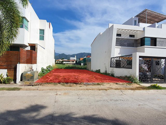 ÚNICO TERRENO EN FLUVIAL VALLARTA, A UNOS PASOS DEL PARQUE.

Lote residencial con una extencion de 9 x 22, listo para construir la casa de su sueños a su gusto y necesidades.

Este lote esta ubicado a 3 cuadras de COSTCO y a unos 100 metros del Parque de Fluvial Vallarta. 

Todos los servicios ocultos al pie, listo para desarrollar.
