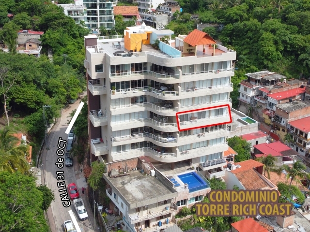 CONDOMINIO CON VISTA AL MAR!!

GRAN OPORTUNIDAD DE INVERSION!!!

Condominio en Torre Rich Coast a unos pasos de El Centro de Puerto Vallarta. La torre cuenta con Elevador, Alberca y Sistema de Seguridad.

La unidad consta de tres habitaciones con dos baños completos, ubicados a pocas cuadras del vibrante Malecón de Puerto Vallarta, donde se puede disfrutar de los variados restaurantes, galerías y cultura de fama mundial de la ciudad.

La sala de estar, el dormitorio principal y un dormitorio de invitados adicional se abren a la gran terraza, que supervisa la Bahía de Banderas y la ladera de la montaña. Esta residencia privada es una joya en las colinas del centro de Puerto Vallarta y una visita obligada para cualquiera que busque una construcción de calidad a un excelente precio.
