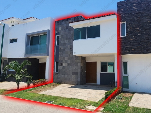 CASA ENTRE RIOS 121

Equipada con PANELES SOLARES + Aire Acondicionado

Ubicada dentro del Coto Entre Rios, en la mejor zona residencial de Puerto Vallarta, Fluvial Vallarta.

Casa Entre Rios 121, cuenta con una excelente distribucion y espacios interiores de muy buen tamaño.

Planta Baja


	Estudio con Aire Acondicionado.
	Baño Completo
	Sala
	Comedor
	Cocina Integral
	Patio Trasero
	Área de Lavanderia


Planta Alta


	Recamara 1 con Baño Completo y Closet
	Recamra 2 con Baño Completo y Closet
	Recamara Principal con Closet Vestidor y Baño Completo


Amenidades


	Alberca de nado Semiolímpica
	Zona de usos multiples.
	Zona de Juegos Infantiles
	Amplias áreas verdes.
	Salon de usos multiples.
	Zona Comercial.
	Seguridad 24 hrs.


HOA $2,500 mxn, aprox. Inluye: Mantenimiento y acceso a las zonas comunes, Seguridad 24 hrs. y recoleción de basura.
