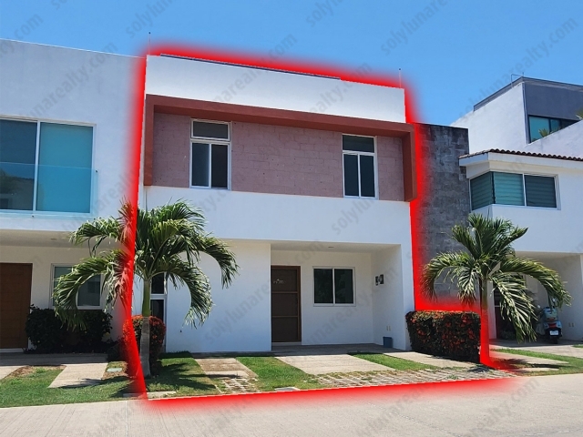 CASA ENTRE RIOS 116

Equipada con PANELES SOLARES + Aire Acondicionado + Roof Garden

Ubicada dentro del Coto Entre Rios, en la mejor zona residencial de Puerto Vallarta, Fluvial Vallarta.

Casa Entre Rios 116, cuenta con una excelente distribucion y espacios interiores de muy buen tamaño.

Planta Baja


	Estudio con Aire Acondicionado.
	Medio Baño
	Sala
	Comedor
	Cocina Integral
	Patio Trasero


Planta Alta


	Recamara 1 con Closet
	Recamra 2 con Closet
	Baño Completo
	Recamara Principal con Closet Vestidor y Baño Completo


Roog Garden


	Vista a la zona común.
	Barra con tarja
	Banca de material
	Amplio espacio de terreaza.


Amenidades


	Alberca de nado Semiolímpica
	Zona de usos multiples.
	Zona de Juegos Infantiles
	Amplias áreas verdes.
	Salon de usos multiples.
	Zona Comercial.
	Seguridad 24 hrs.


HOA $2,500 mxn, aprox. Inluye: Mantenimiento y acceso a las zonas comunes, Seguridad 24 hrs. y recoleción de basura.
