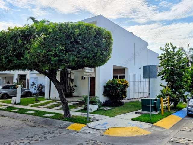 Madre Perla | Las Moras - Puerto Vallarta - Jalisco